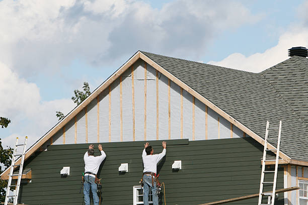 Professional Siding technician working in Jerusalem, OH